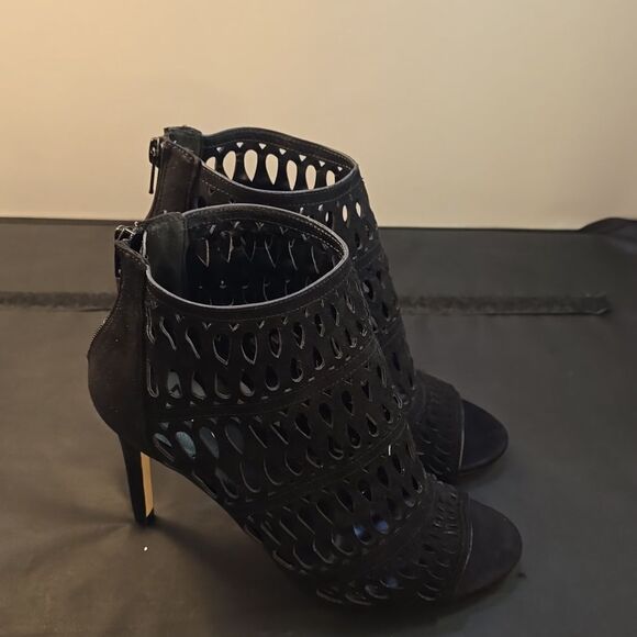 ALDO CUT OUT DESIGN ROUND TOE WOMEN'S BOOTIES - Picture 4 of 15